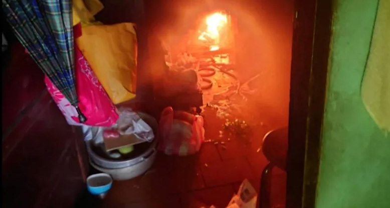 電熱鍋油污太重，導(dǎo)致火災(zāi)發(fā)生